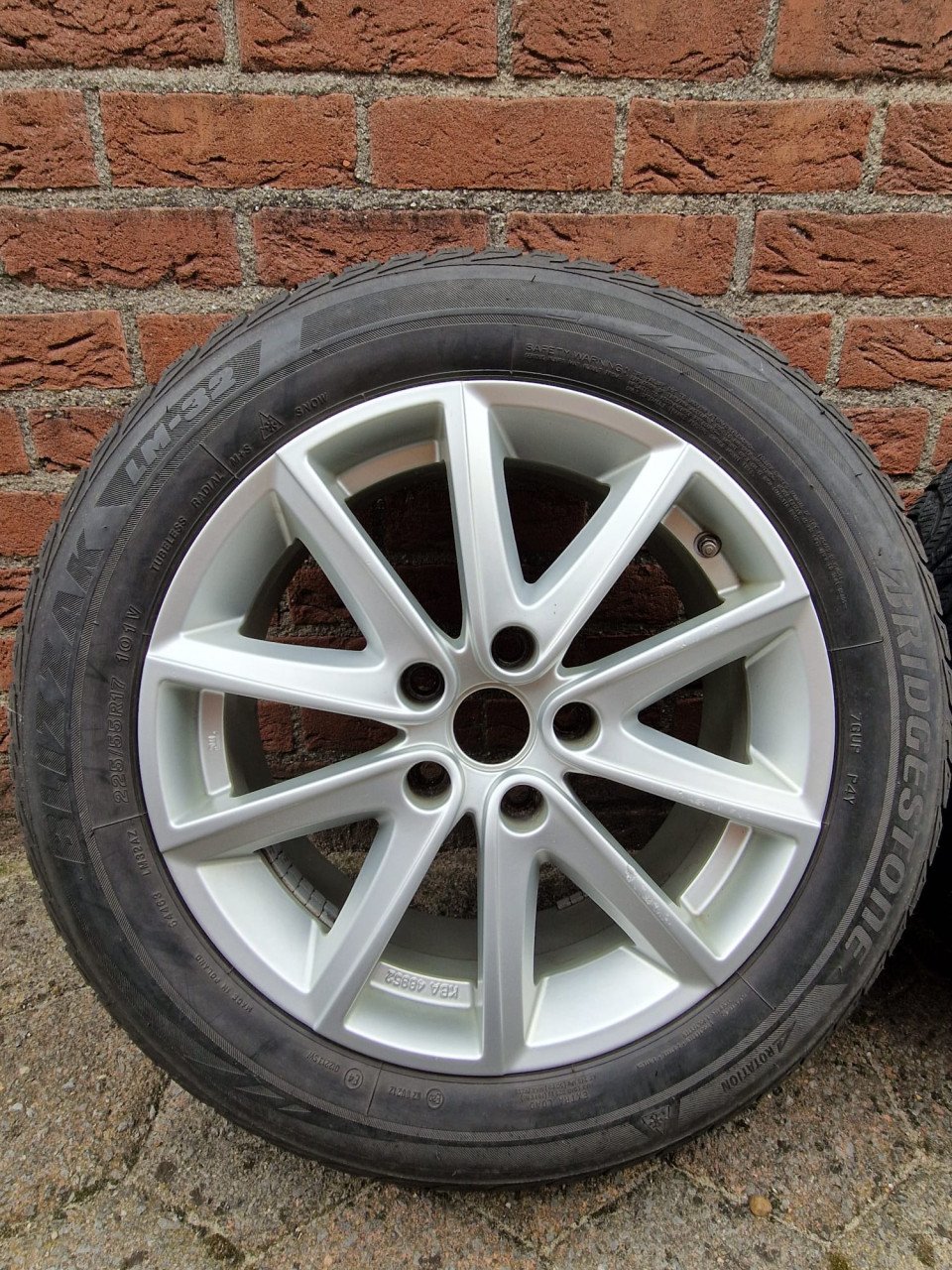 Winterbanden 17 inch: Bridgestone Blizzak LM-32. Bandenmaat 225/55R17