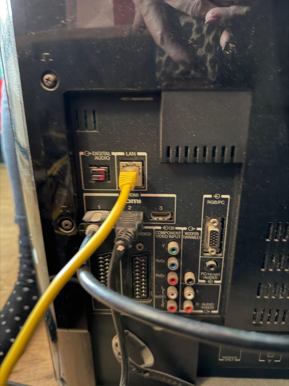 Toshiba TV met muurbeugel 136cm diagonaal L115 x B72