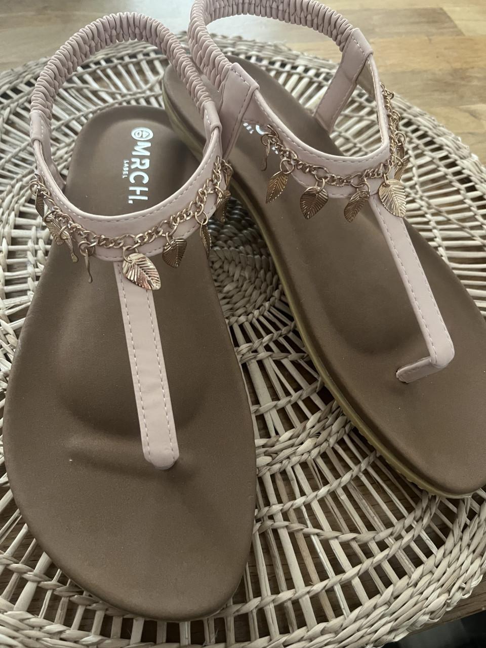 Partij nieuwe sandalen