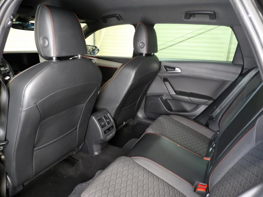 Seat Leon sportstourer 1.5 etsi 150pk dsg-7 fr business intense