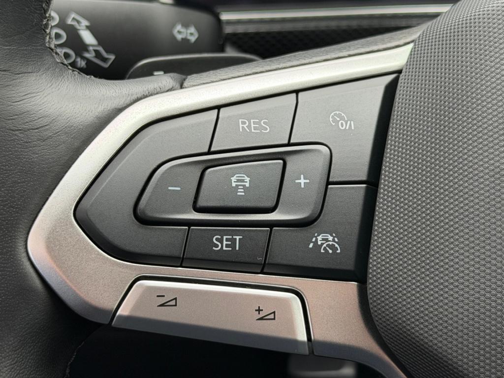 Volkswagen T-cross 1.0 tsi 116pk dsg r-line | trekhaak | navi | iq light | 