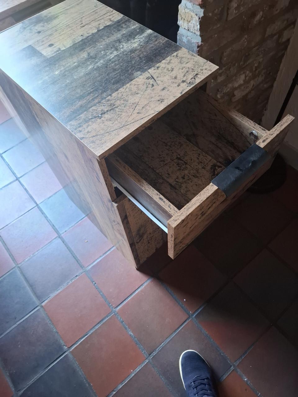 4 kasten en 1 gratis kast ook als dressoir te zetten