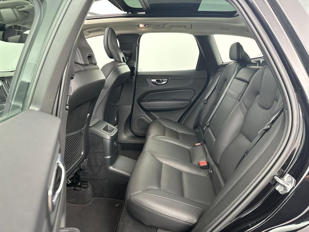 Volvo XC60 t6 340pk recharge r-design| trekhaak| pano| camera| adap.cruise