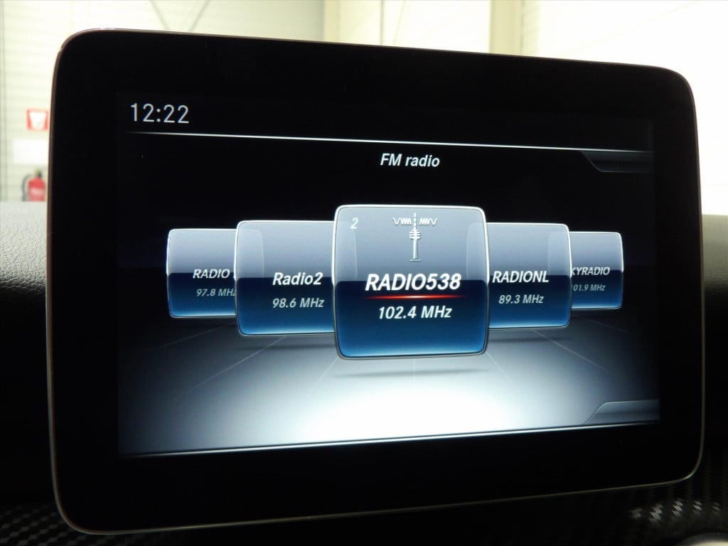 Mercedes-Benz A-Klasse a180 122pk 7g-dct business solution amg