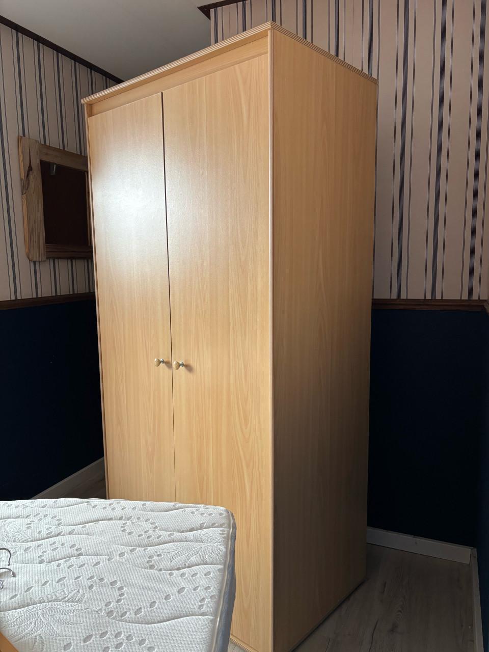 Garderobekast licht beuken. H184 x B 0.90 x D 0.58