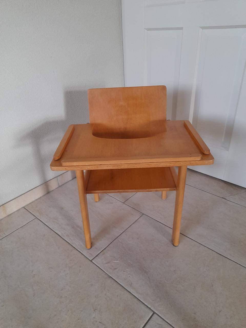 Kinderstoel (in goede staat) om te zetten tot tafel en stoel !