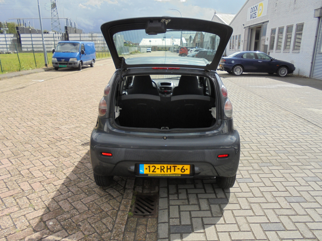 C1 Donker grijs 5 deur uitvoering nieuwe apk bij verkoop met N.A.P € 2850