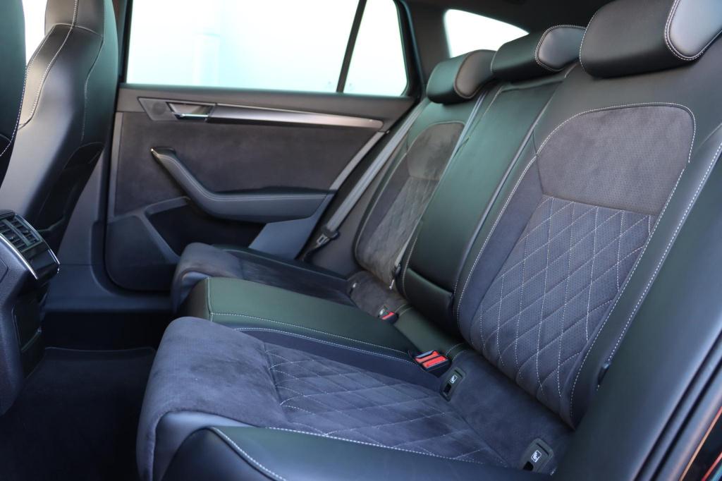 Skoda Superb combi 1.4 tsi iv sportline 218pk dsg6