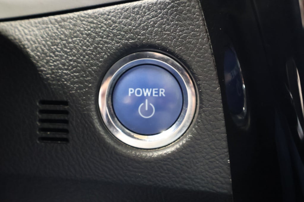 Toyota Auris 1.8 hybrid lease