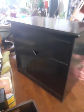 Zwarte lak-kast breed 80 cm hoog  72cm diep 45cm