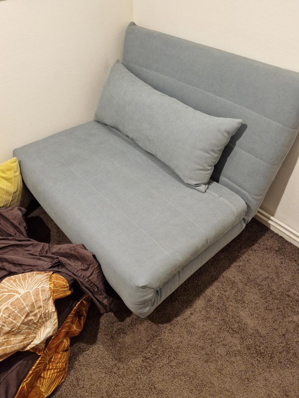 Te koop zeer net slaapbankje