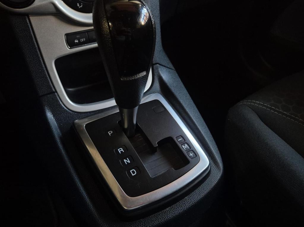 Ford Fiesta 1.4 titanium / automaat / nieuwe distriebutieriem