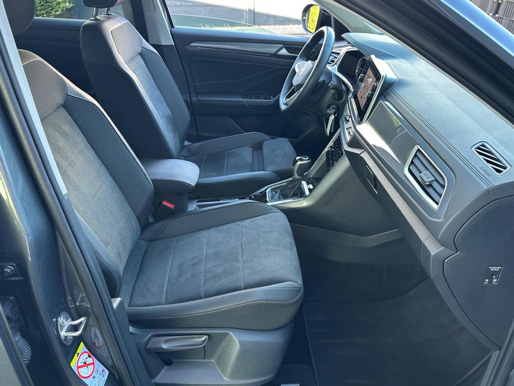 Volkswagen T-roc 1.5 tsi 150pk dsg style | trekhaak | navi | iq light | ada