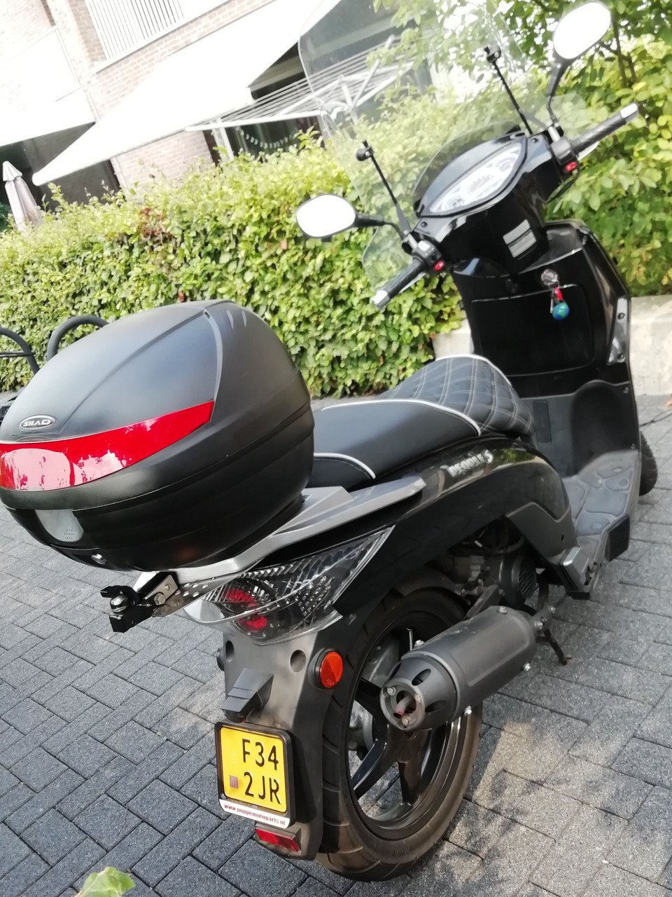 Kymco people S 4 takt bouwjaar 2012 met topkoffer en bagagekar.