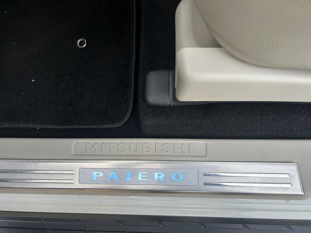 Mitsubishi Pajero 3.8 gls instyle mitsubishi pajero 3.8 di instyle