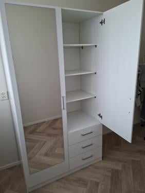 Kledingkast Sprint van Leen Bakker