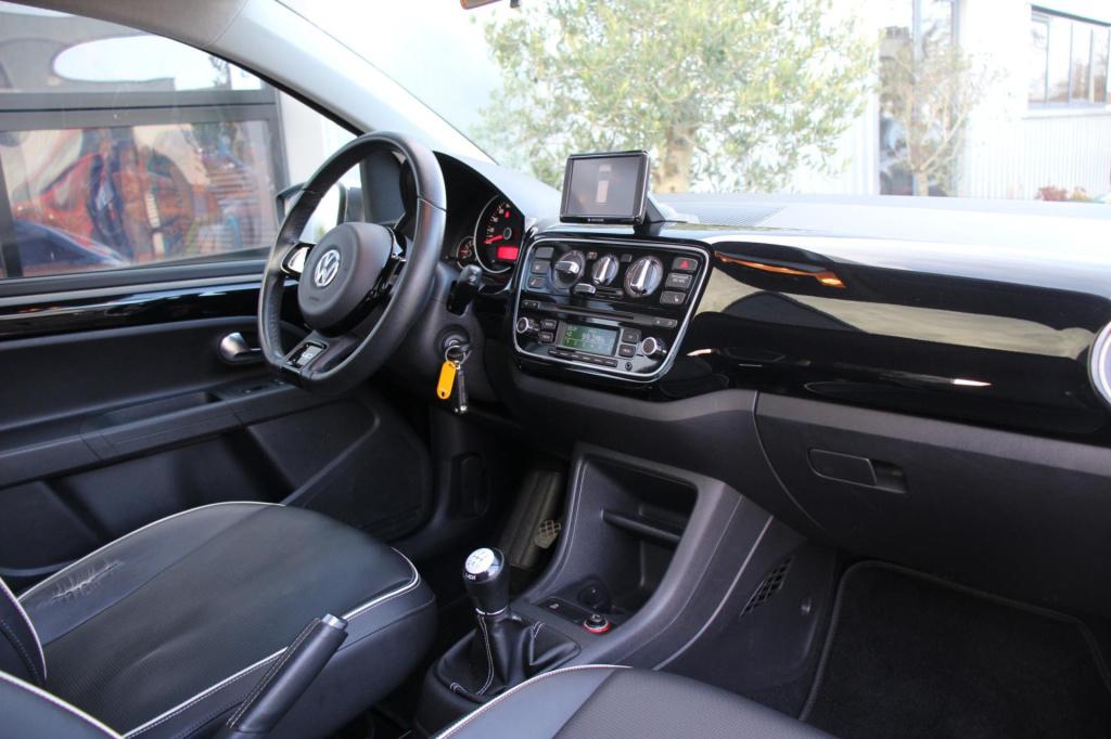 Volkswagen UP! 1.0 black-edition - panoramadak - leer - leder - cruise cont
