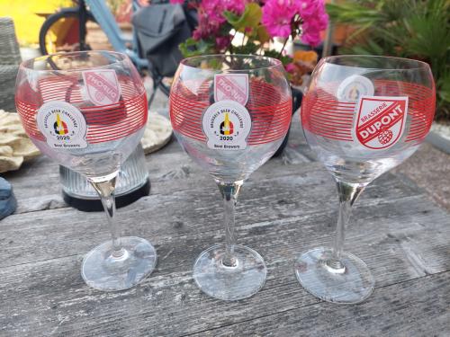3 mooie bierglazen Brussels bier