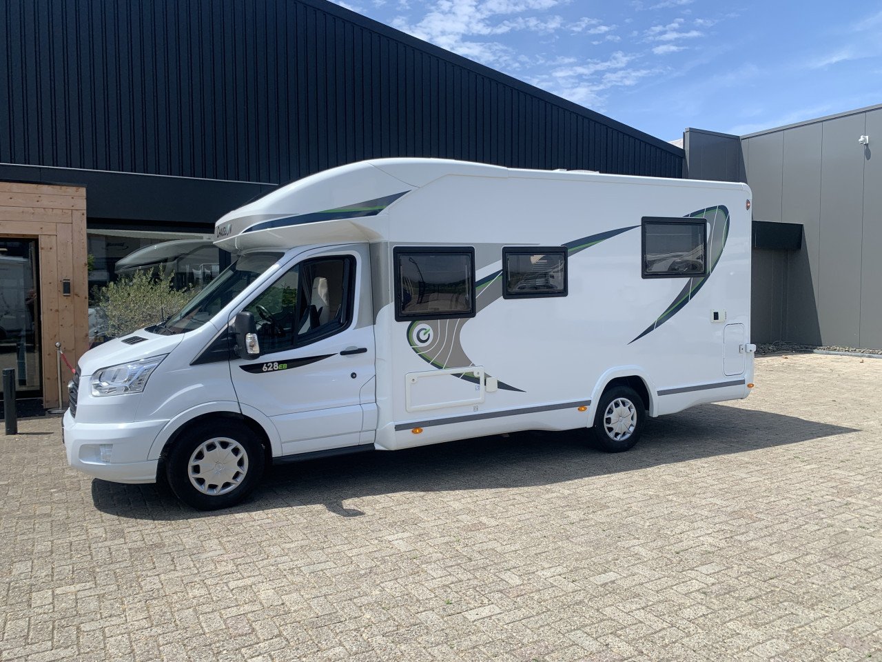 Chausson 628EB Special Edition 25000km (queensbed -hefbed) nieuwstaat
