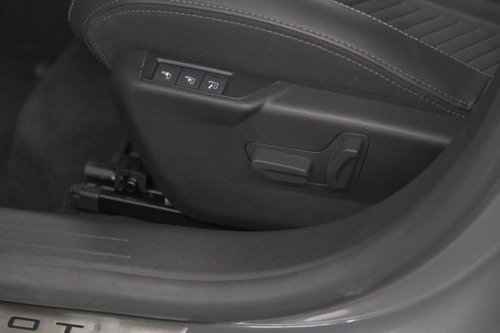 Peugeot 208 1.2 hybrid 145 e-dcs6 gt | alcantara pakket | camera | apple ca