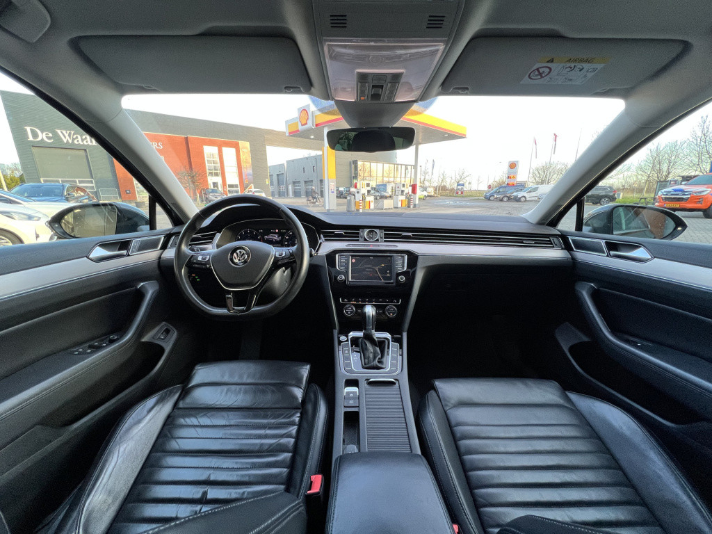Volkswagen Passat variant highline automaat | bluetooth | camera | lederen 