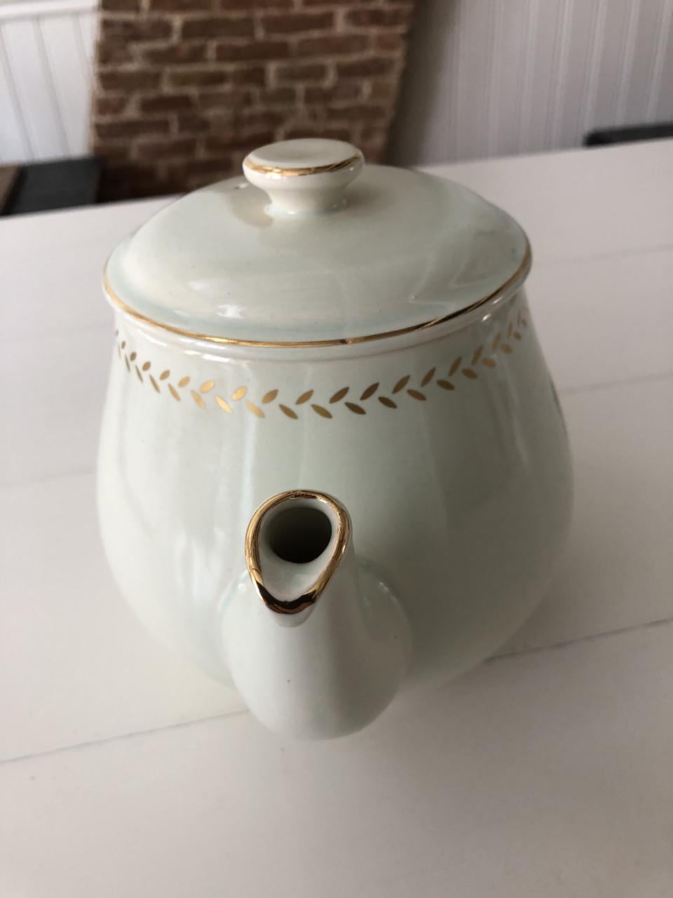 Lief brocante lichtgroen PickWick theepotje met mooie details