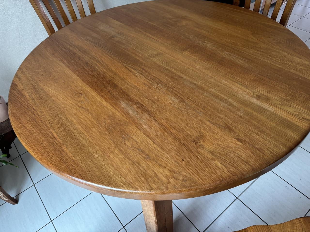 Eettafel met stoelen