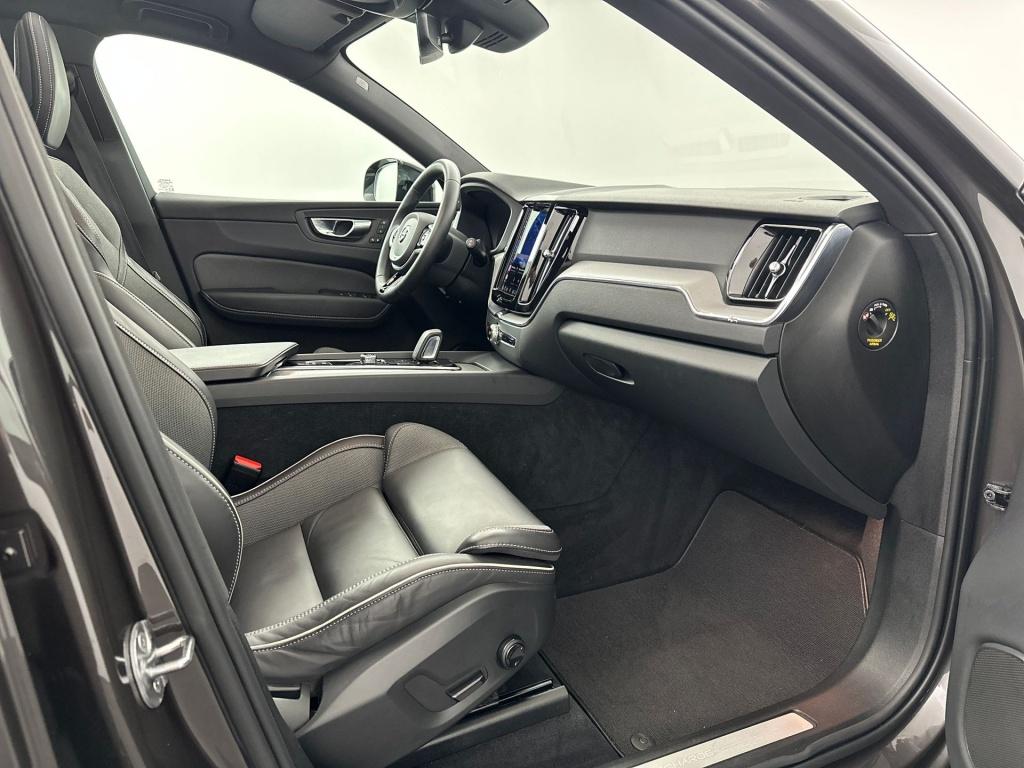 Volvo XC60 t6 398pk recharge r-design| pano| trekhaak| adap.cruise| leder| 