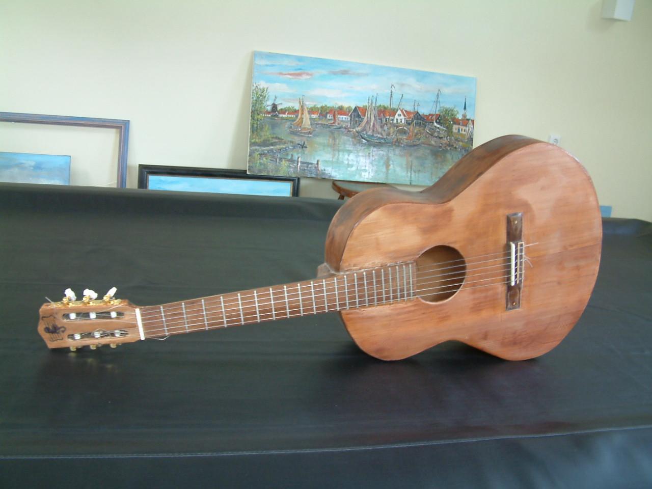 Gitaar klassiek   100 euro