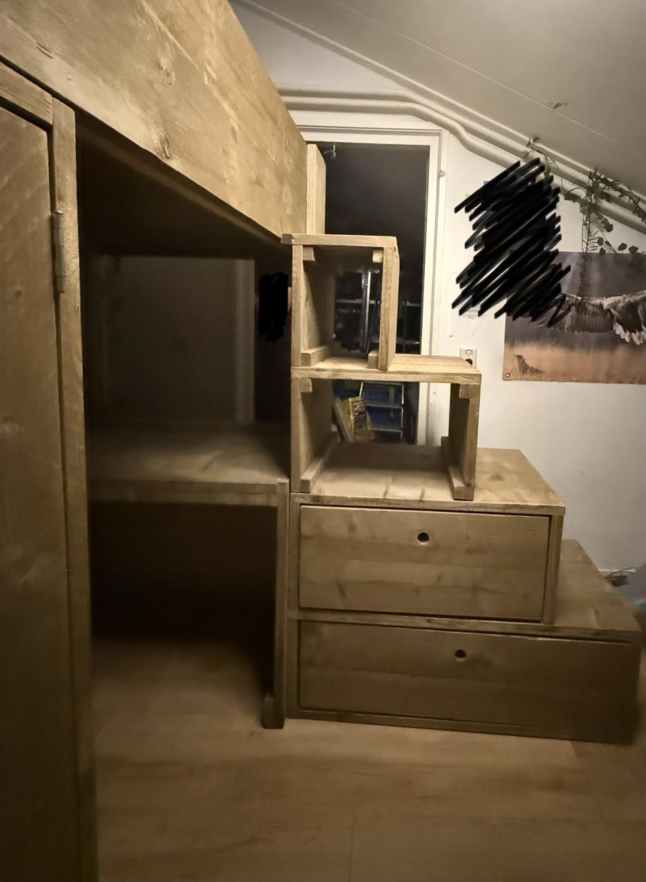 Stoere VanLonden Hoogslaper incl. bureau/kastruimte.