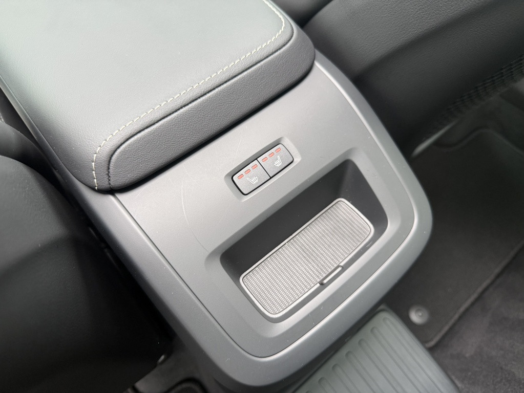 Volvo XC60 t8 455pk recharge black edition| panodak| trekhaak| adap.cruise|