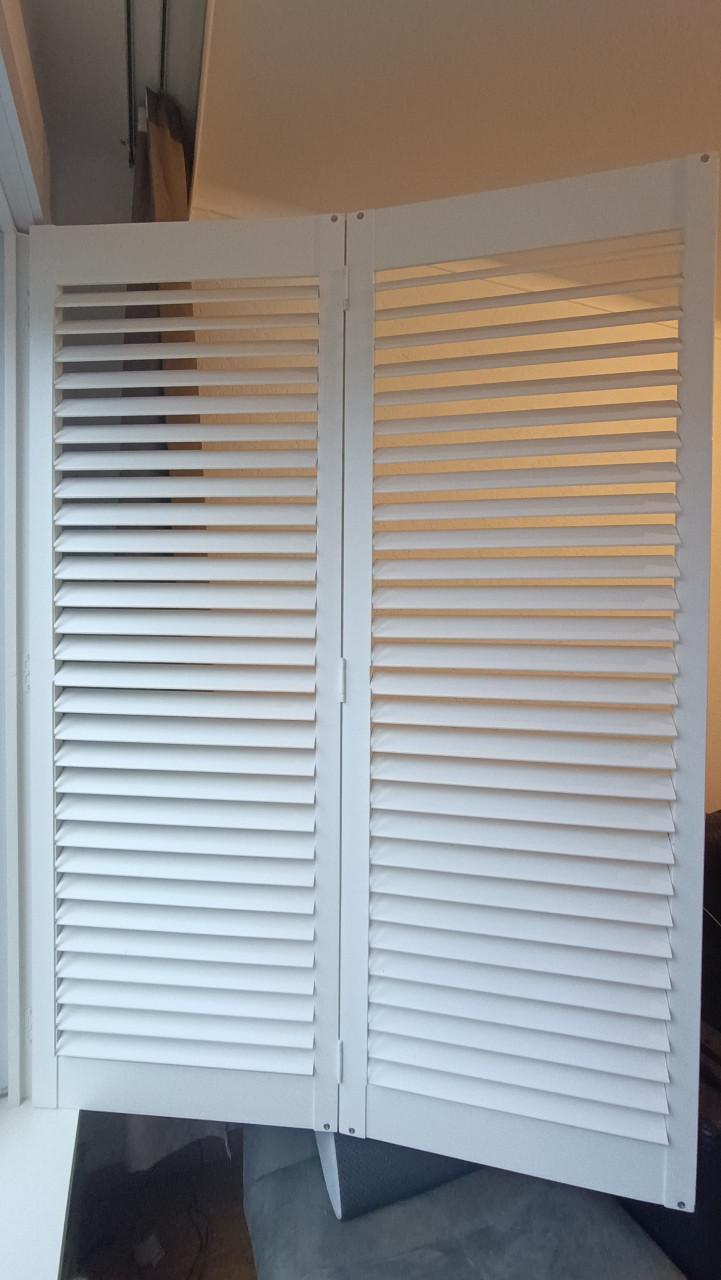 Houte shutters binnen