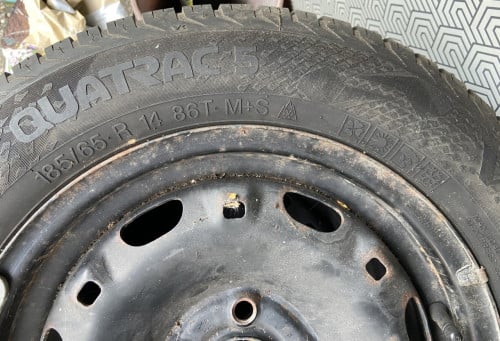 Set winterbanden op stalenvelg 185/65 R14