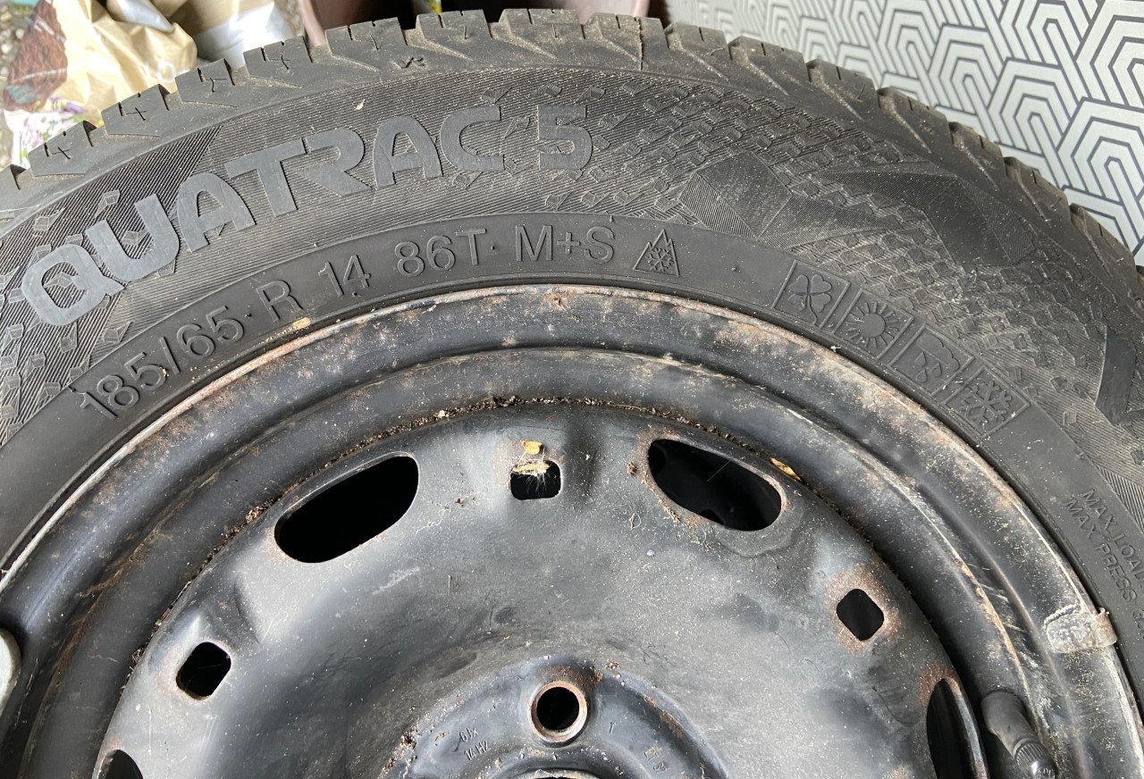 Set winterbanden op stalenvelg 185/65 R14