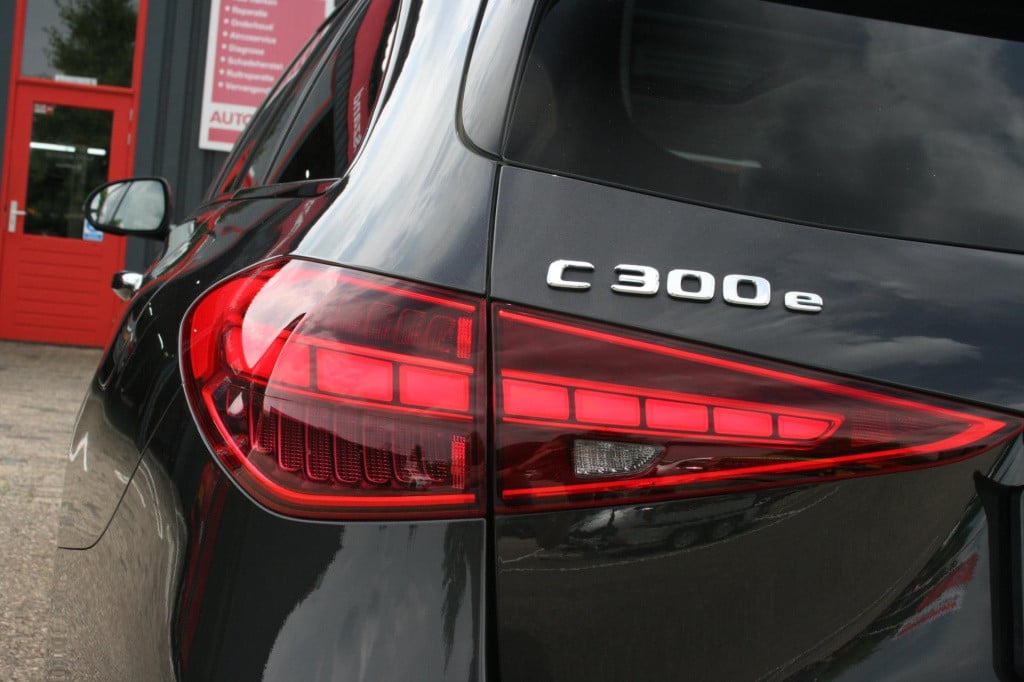 Mercedes-Benz C-Klasse estate 300 e amg line