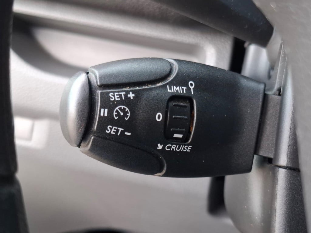 Citroen Jumpy 1.5 bluehdi 100 xs club airco / carplay / navi / cruise contr