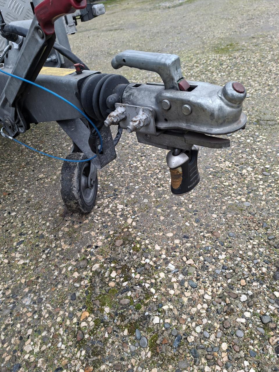 Saris motortrailer / motoraanhanger (inrijklemmen/slot/geremd)