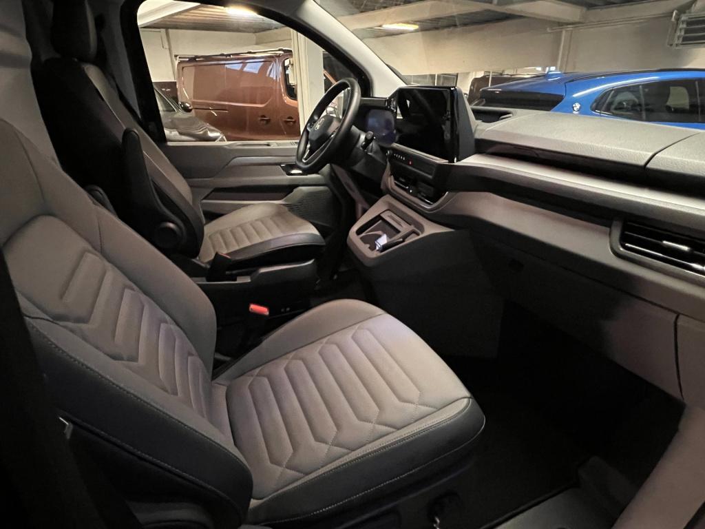 Volkswagen E-transporter 32 l2h1 bulli 64 kwh bulli 285pk, trekhaak enz..