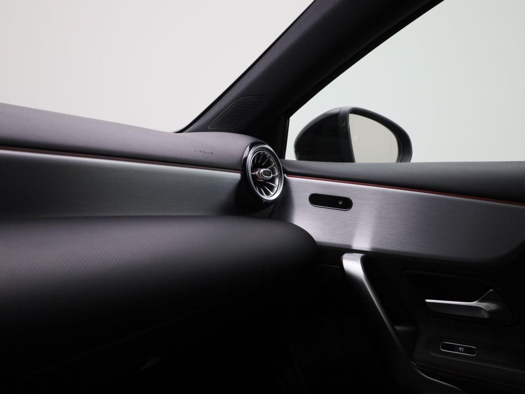 Mercedes-Benz A-Klasse 180 business solution amg | automaat | half leder | 