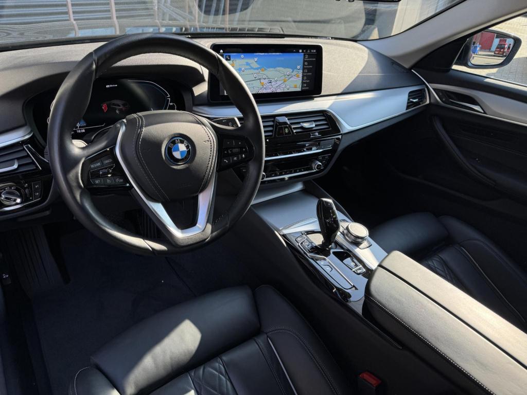 BMW 5 Serie touring 530e xdrive business edition plus soh 98% nl-auto!