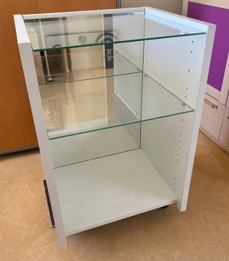 (Audio)meubel met spiegel achterwand en glazen platen