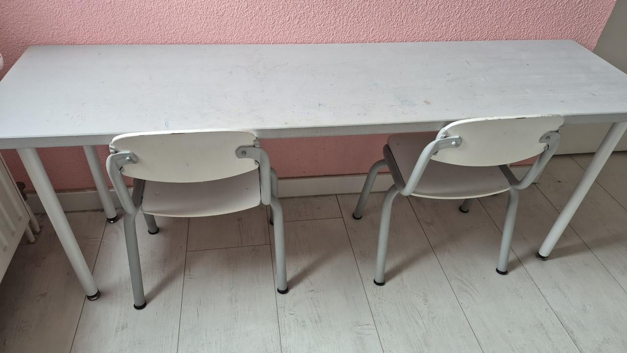 Stoeltjes kleuter, originele schoolstoeltjes wit/grijs