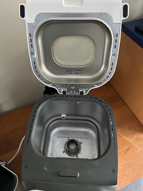 Broodmachine voor bakken brood en cake