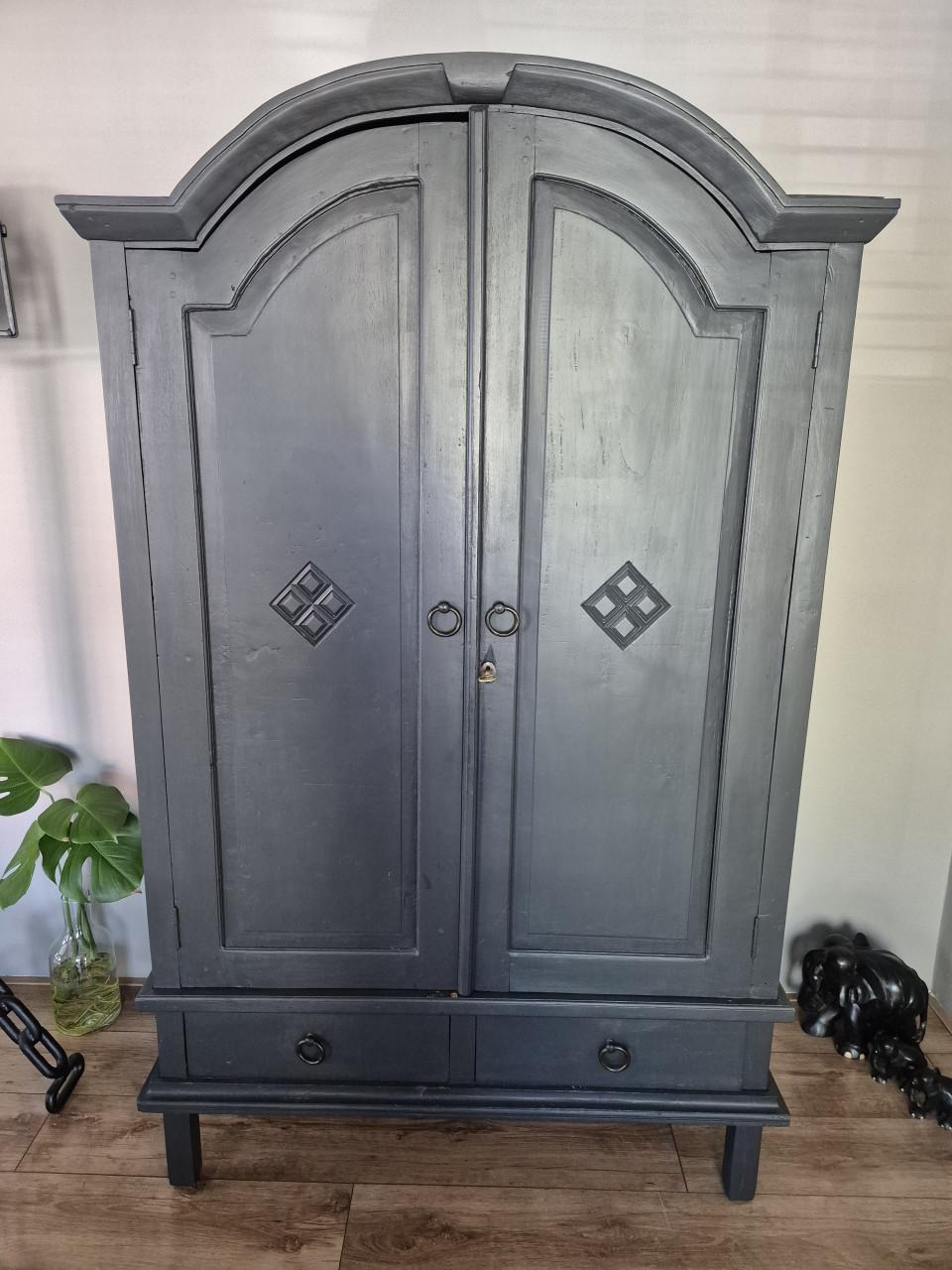 Te koop zware houten buffetkast