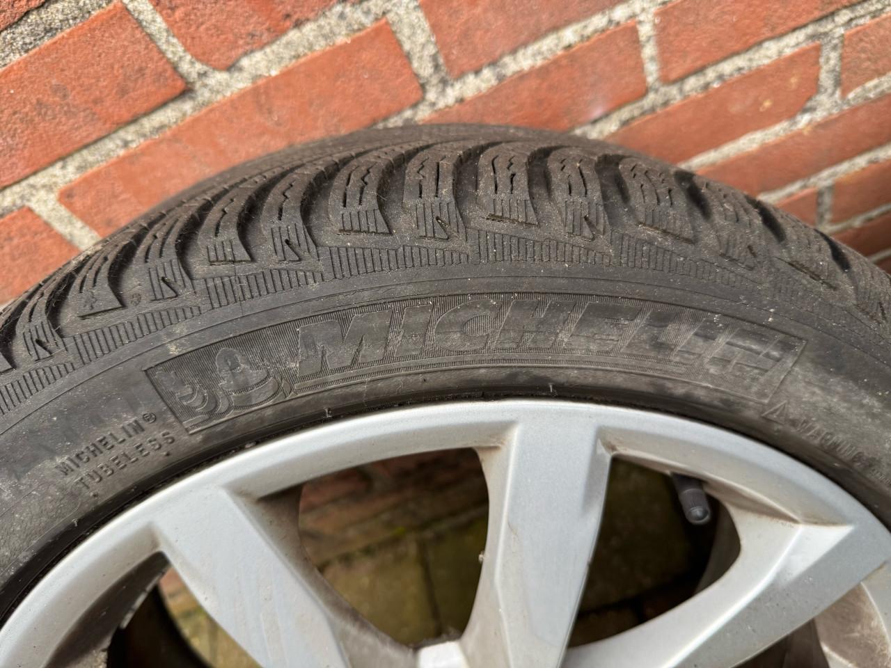 Originele VW velgen met winterbanden