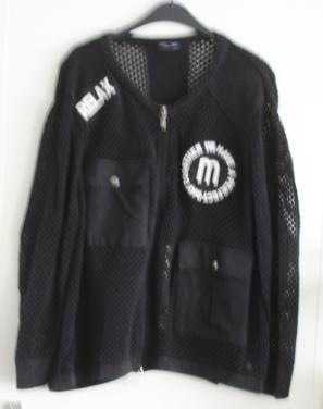 Zwarte vest met witte opdruk  maat 44