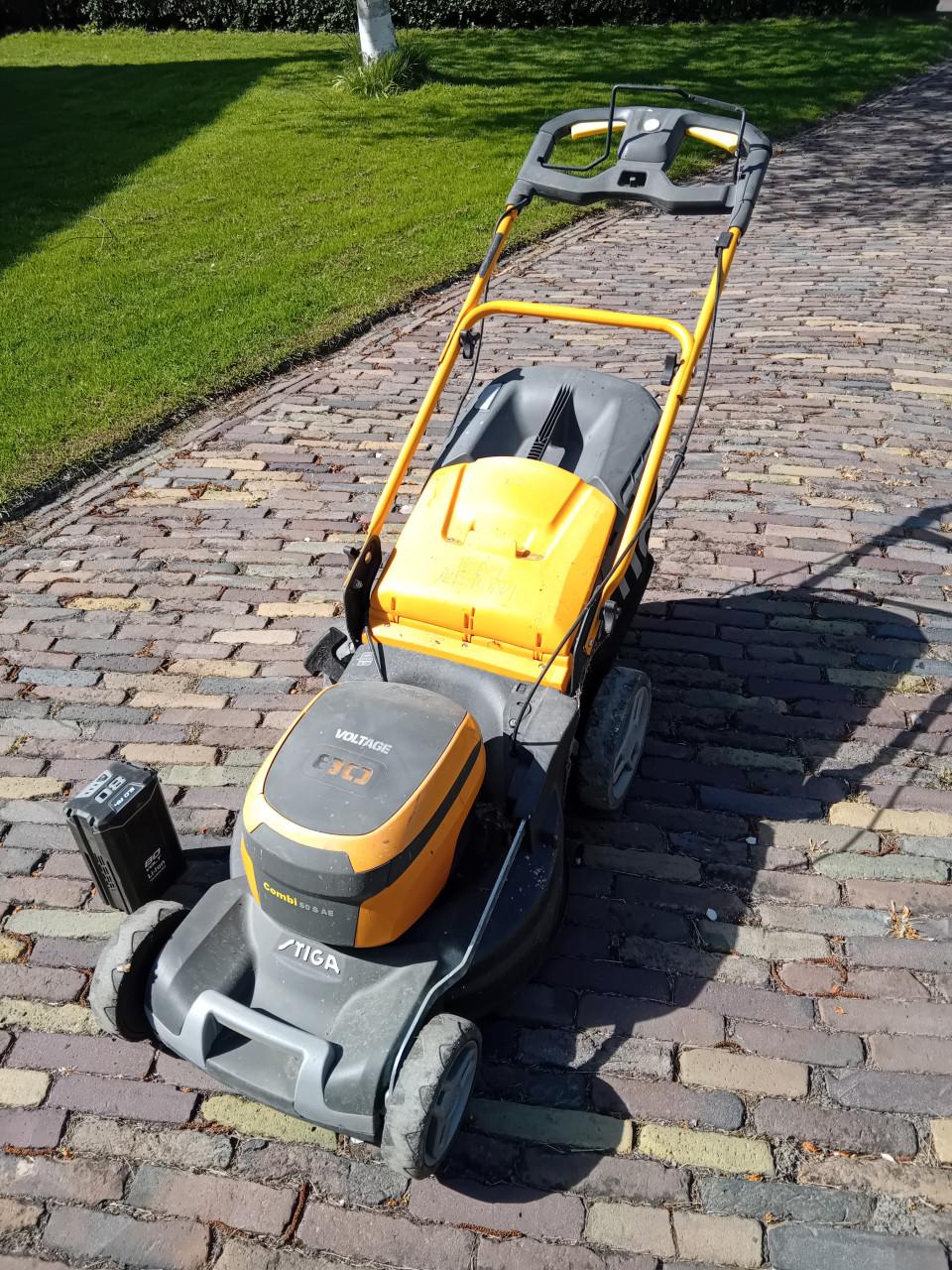 Stiga combi 55 sae accugrasmaaier