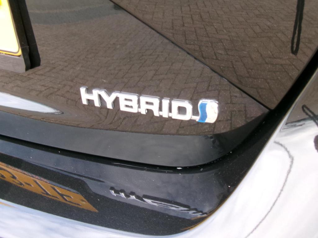 Toyota Yaris 1.5 hybrid clima, camera, multimedia, bluet.