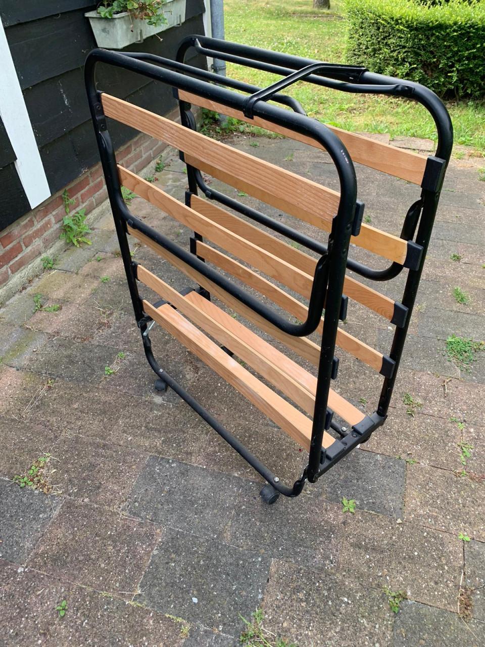 Logeer bed en latten bodems