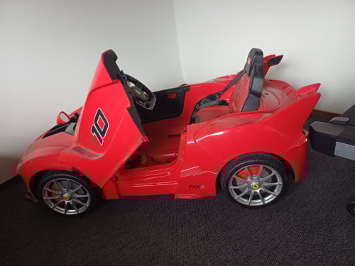 Ferrari op accu op afstand bestuurbaar
